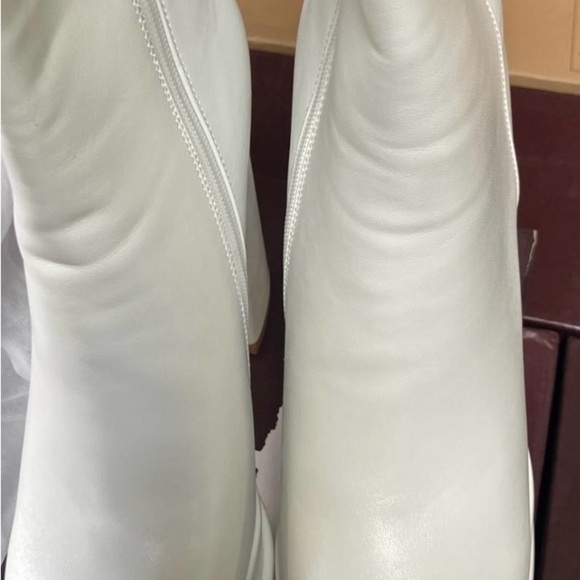 Elegant White Women's Boots - Picture 4 of 4